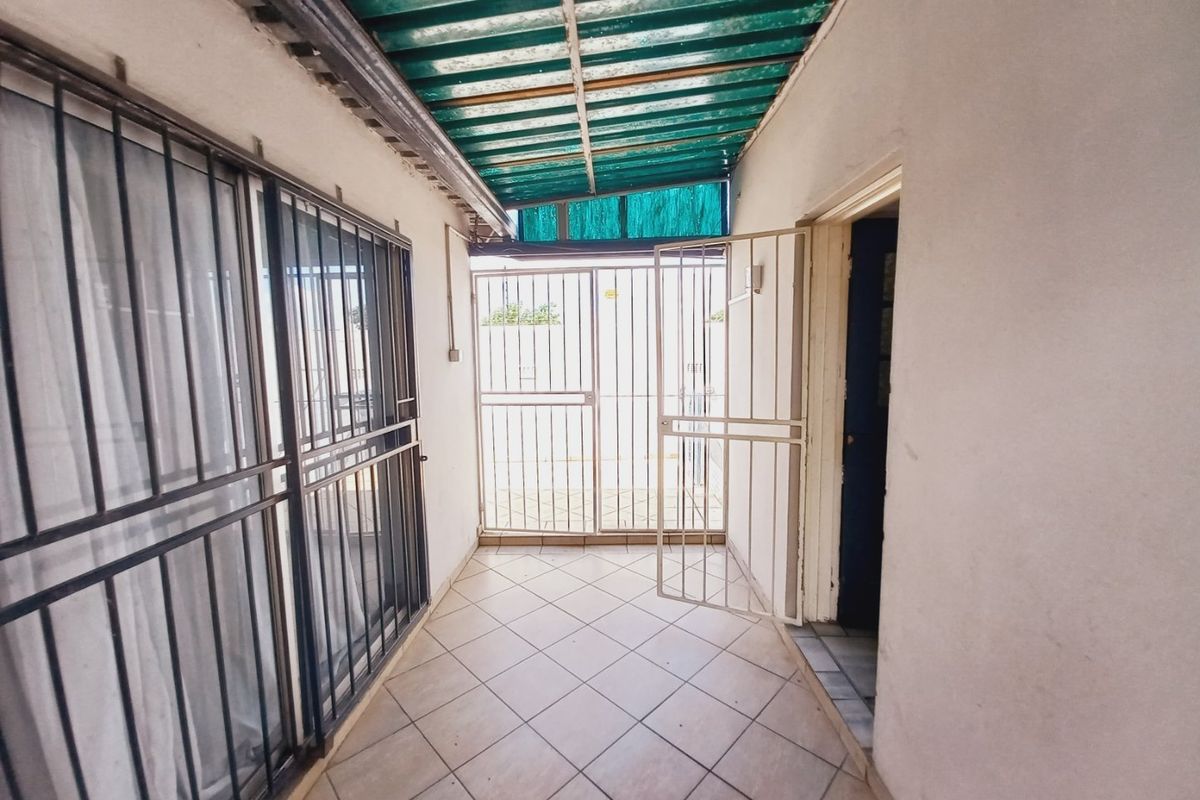 Bright open plan garden cottage with braai corner - Photo 2