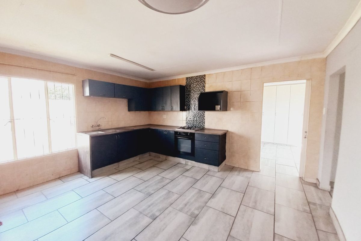 Bright open plan garden cottage with braai corner - Photo 5