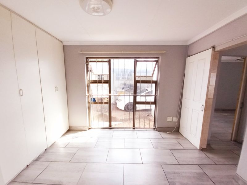 Bright open plan garden cottage with braai corner - Photo 9