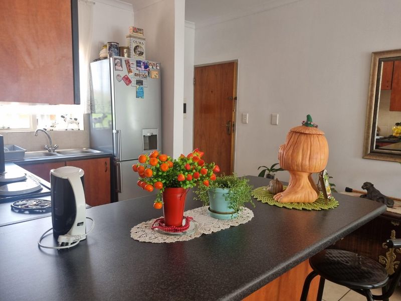 Neat, Comfortable Living in a Convenient Location - Photo 5