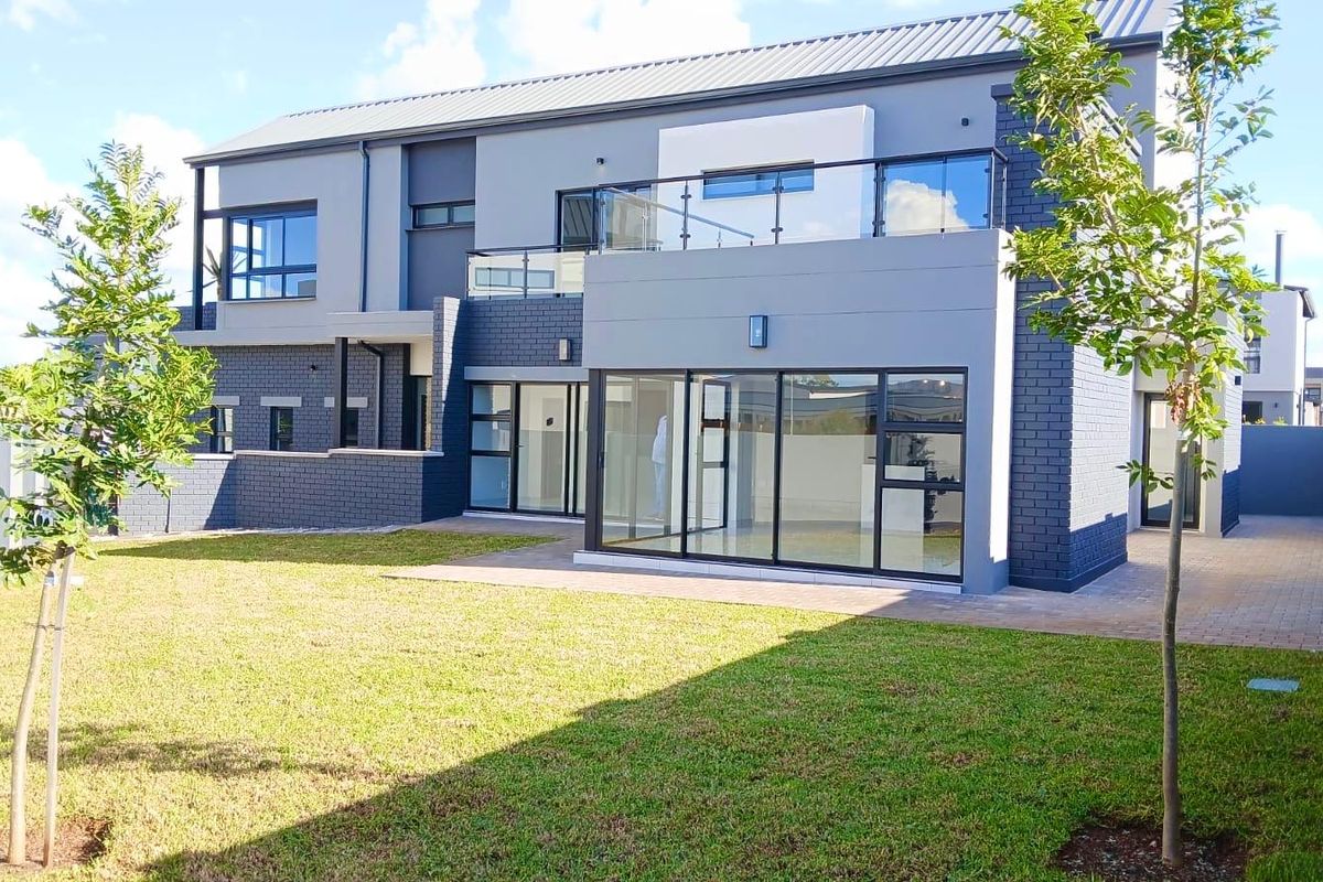 Contemporary 4 Bedroom Family Home | Double Garage | No Transfer Duty | Move-In Ready - Photo 4