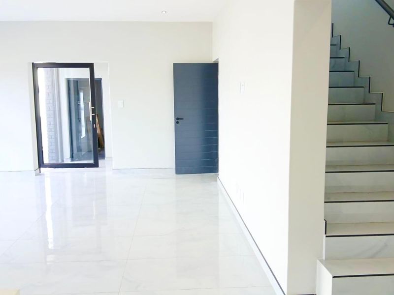 Contemporary 4 Bedroom Family Home | Double Garage | No Transfer Duty | Move-In Ready - Photo 7