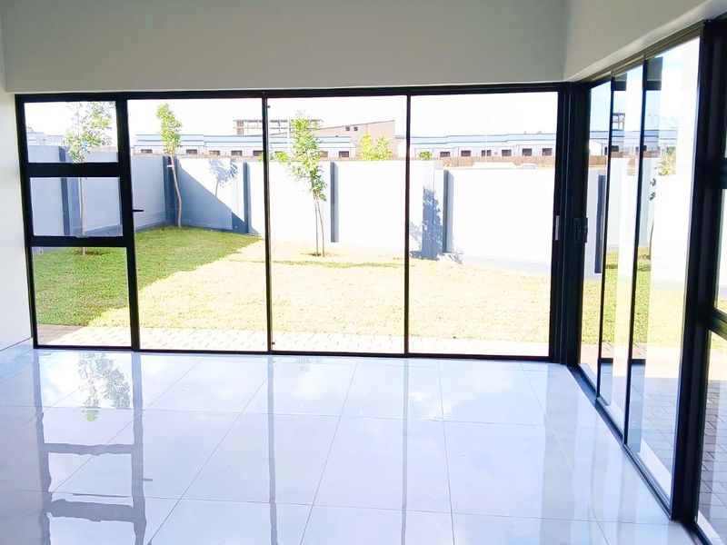 Contemporary 4 Bedroom Family Home | Double Garage | No Transfer Duty | Move-In Ready - Photo 6
