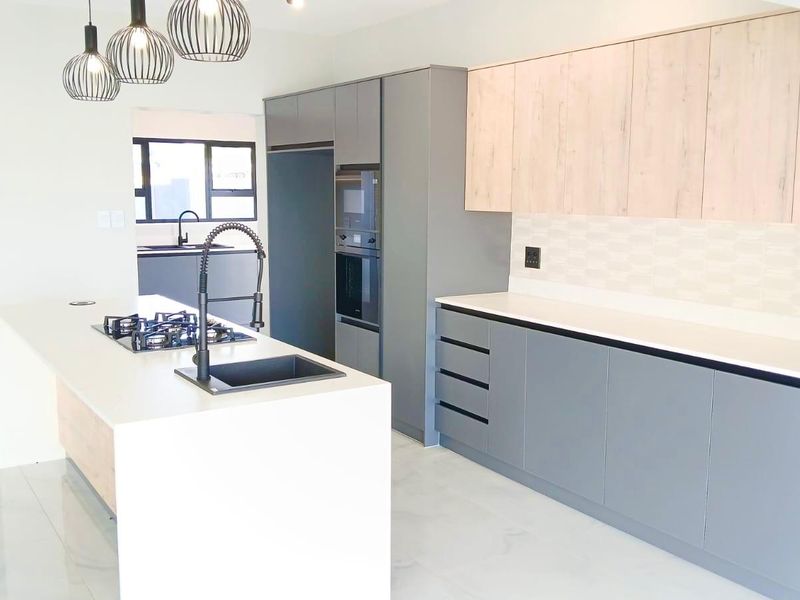 Contemporary 4 Bedroom Family Home | Double Garage | No Transfer Duty | Move-In Ready - Photo 2