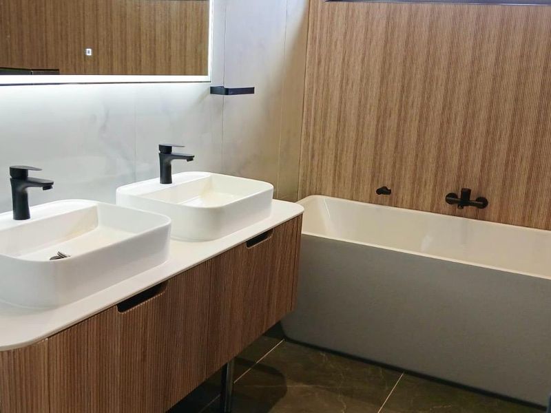 Contemporary 4 Bedroom Family Home | Double Garage | No Transfer Duty | Move-In Ready - Photo 3