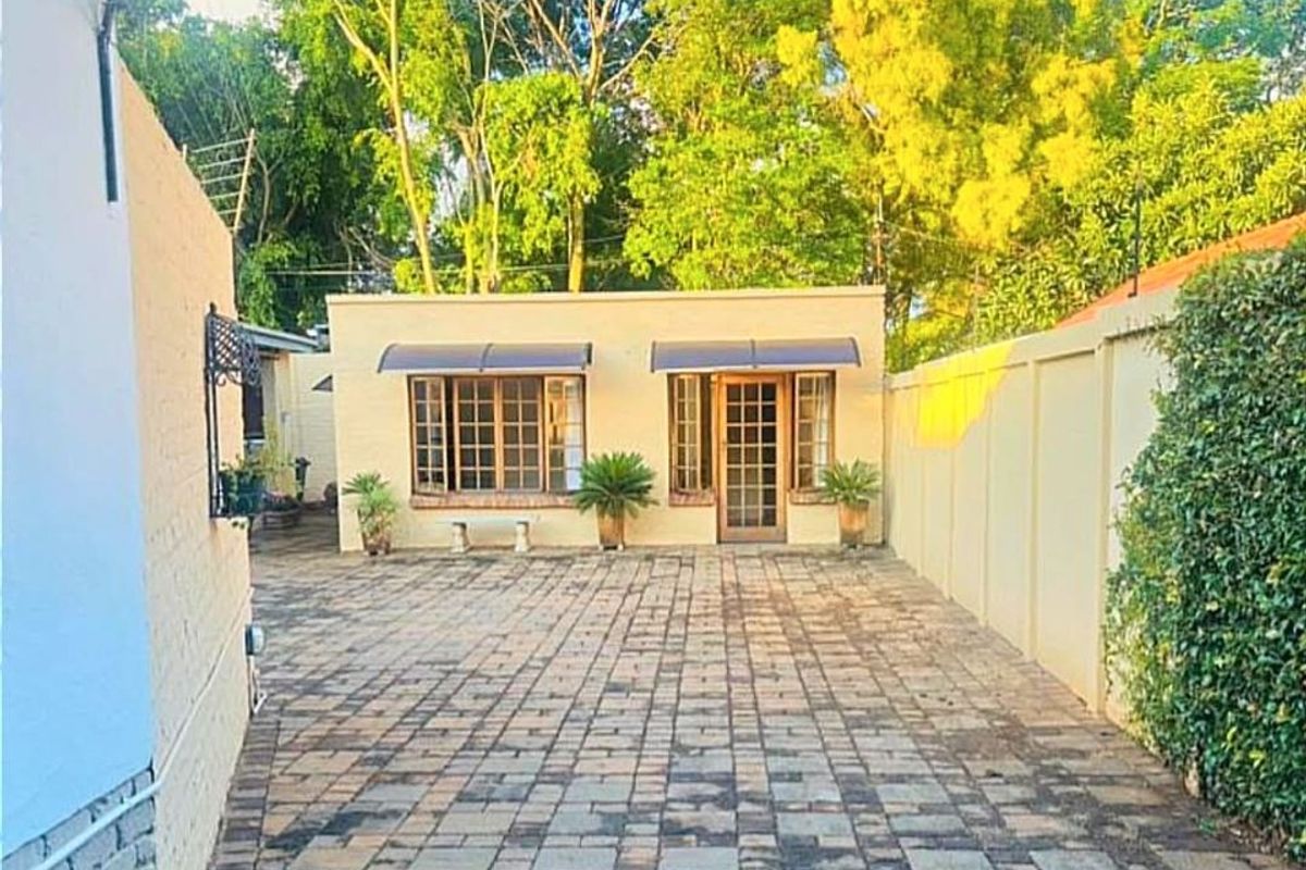 Neat En-Suite Bachelor room to Let in the heart of Brooklyn, Pretoria - Photo 2