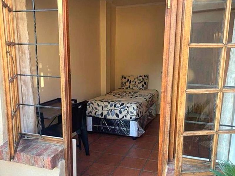 Neat En-Suite Bachelor room to Let in the heart of Brooklyn, Pretoria - Photo 4