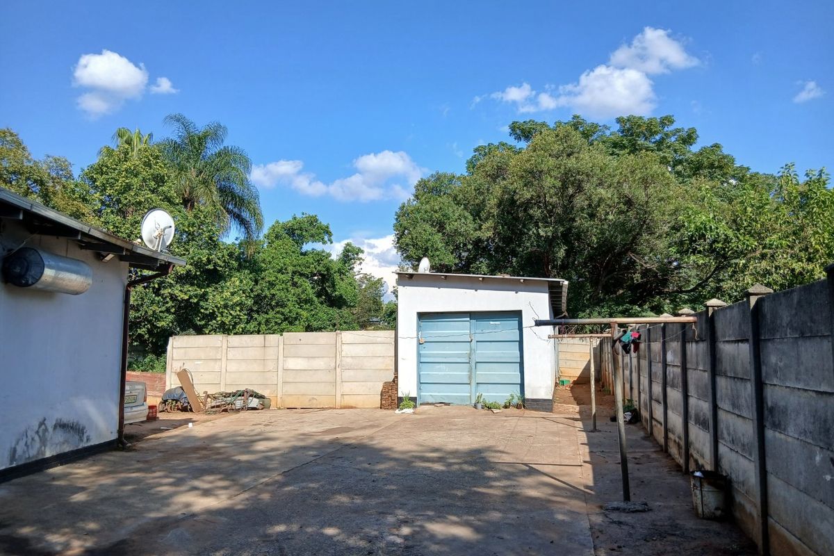 Huge 1467 sqm stand -Investors Dream with Development Potential  - Photo 3