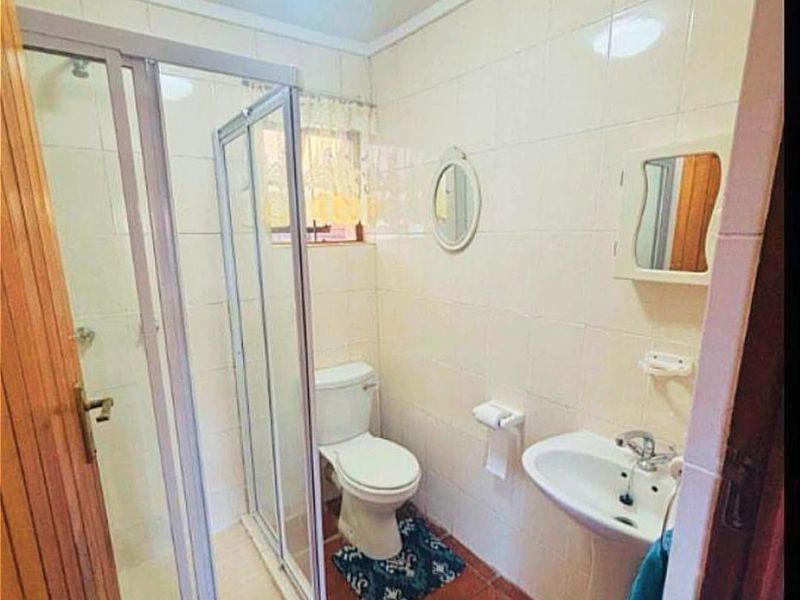 Spacious En-Suite Room to Let, perfectly located  - Photo 7