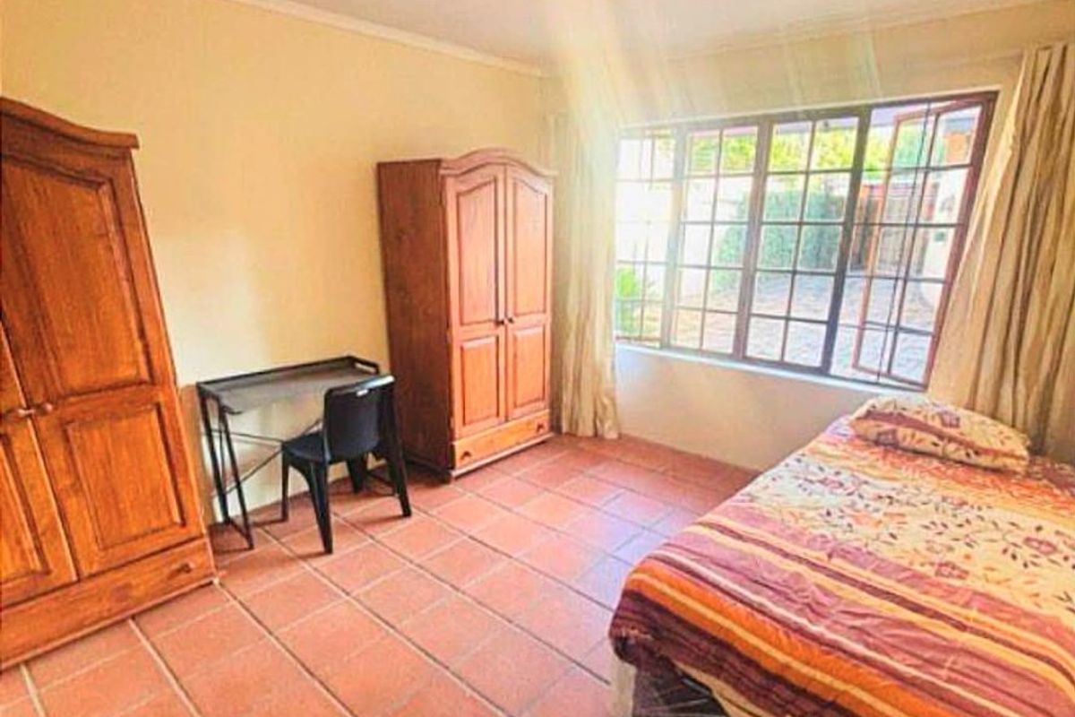 Spacious En-Suite Room to Let, perfectly located  - Photo 4