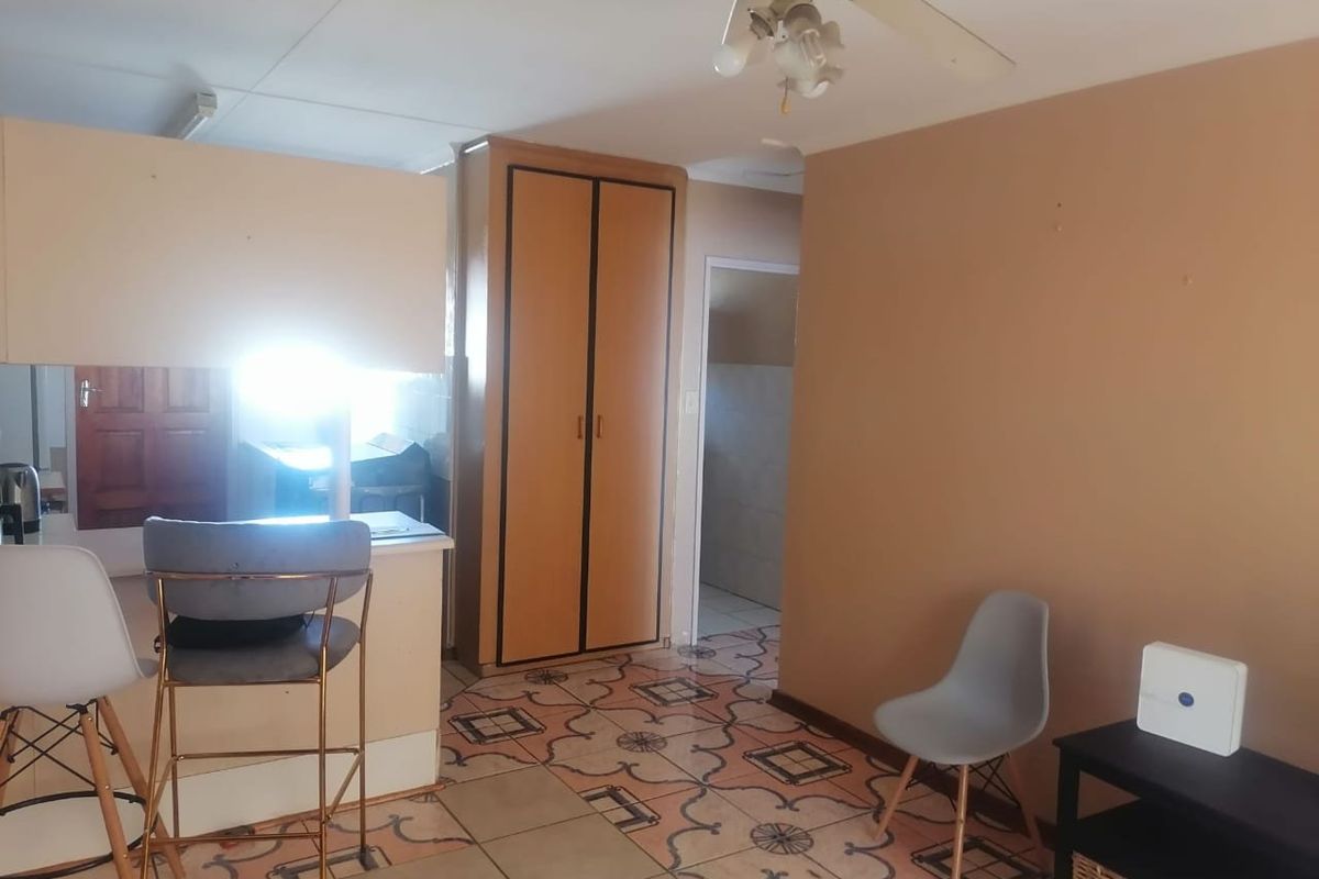 Lock up and go Unit for Sale in Navalsig, Bloemfontein - Photo 3
