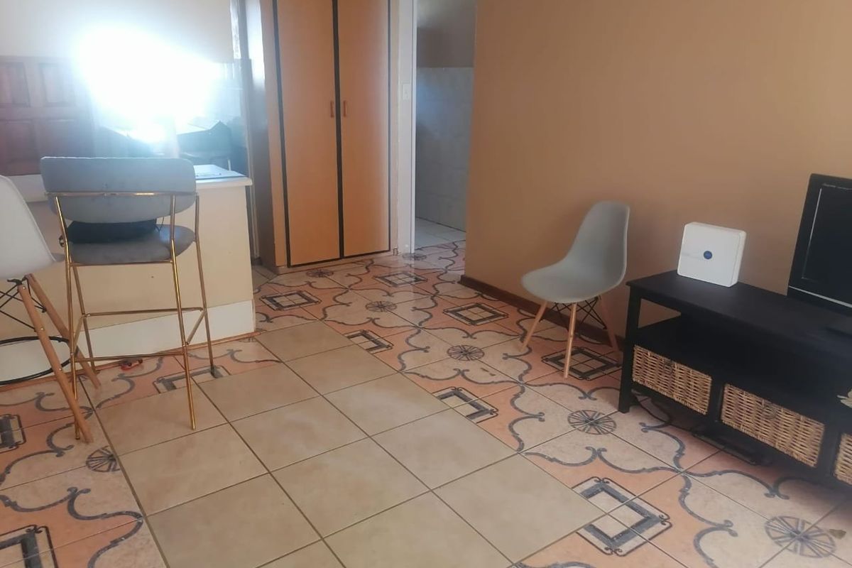 Lock up and go Unit for Sale in Navalsig, Bloemfontein - Photo 4