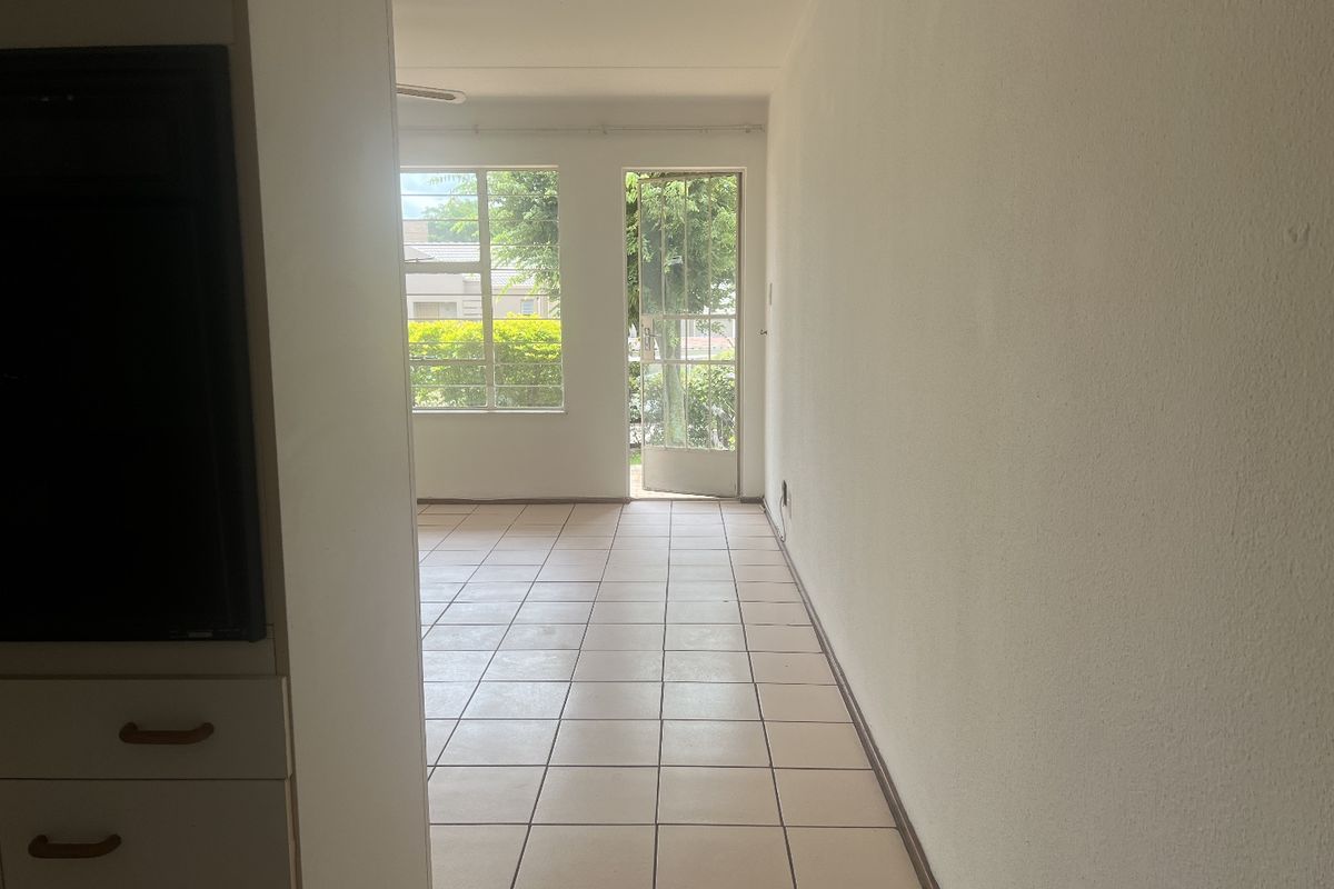 2 Bedroom Garden Unit For Sale in Bedford Gardens - Photo 4