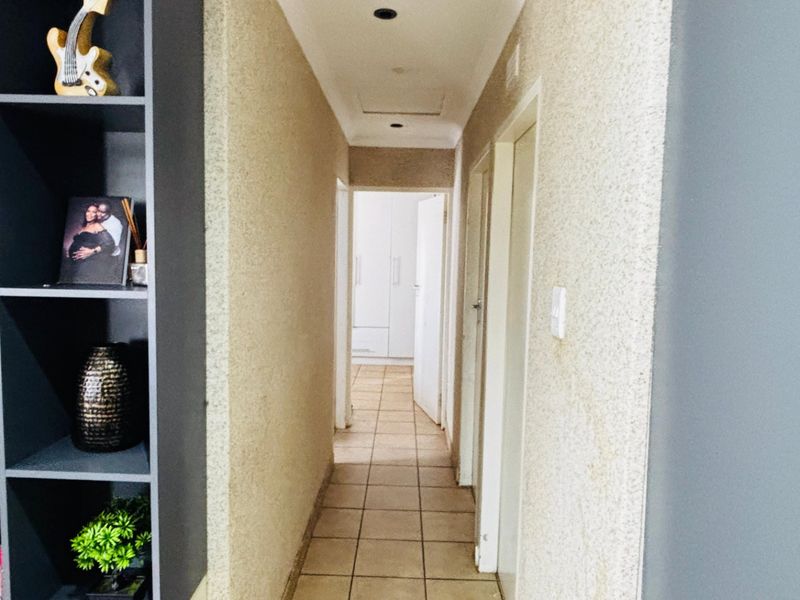 Sunny Sky City  Home with Secure Parking and a big yard.  - Photo 10