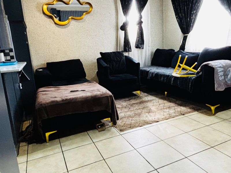 Sunny Sky City  Home with Secure Parking and a big yard.  - Photo 8