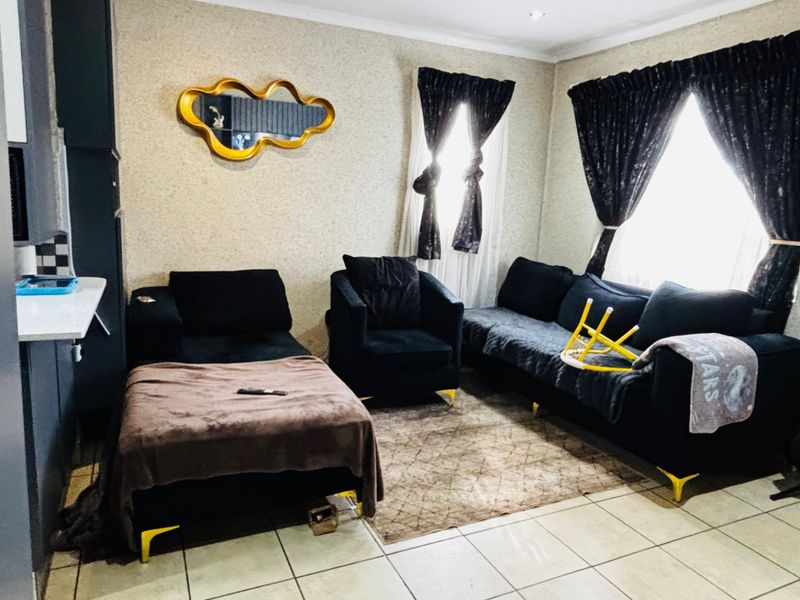 Sunny Sky City  Home with Secure Parking and a big yard.  - Photo 6