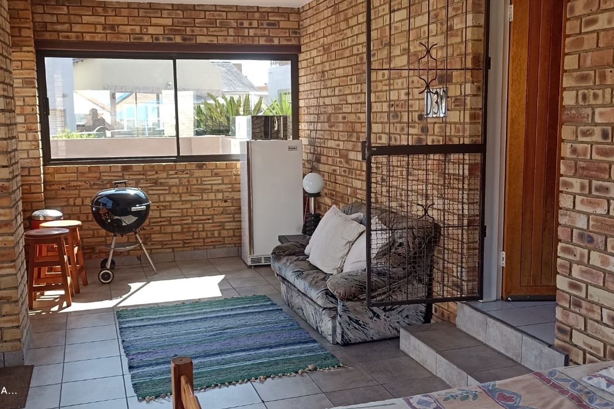 Spectacular Double Story Home with Vaal Dam Views - Photo 3