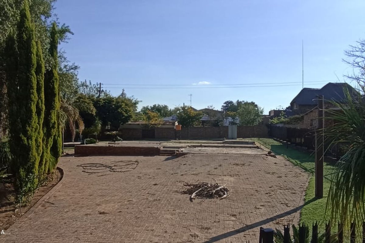 Spectacular Double Story Home with Vaal Dam Views - Photo 2