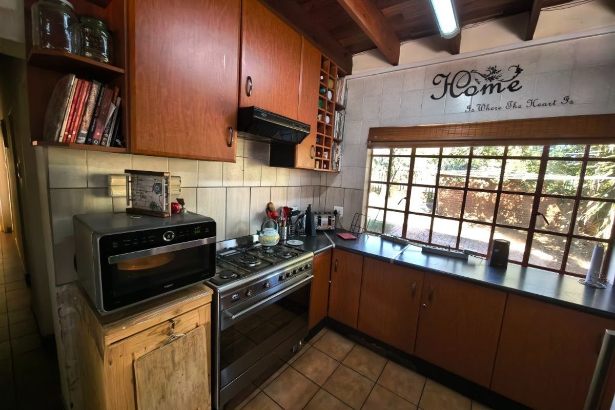 Spacious Family or Holiday Home with Endless Potential in Vaal Marina - Photo 3