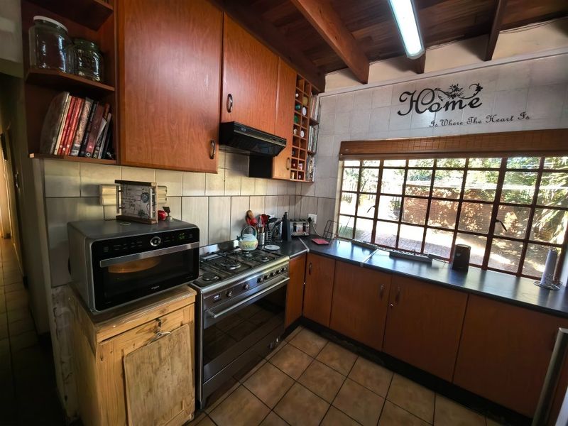 Spacious Family or Holiday Home with Endless Potential in Vaal Marina - Photo 3