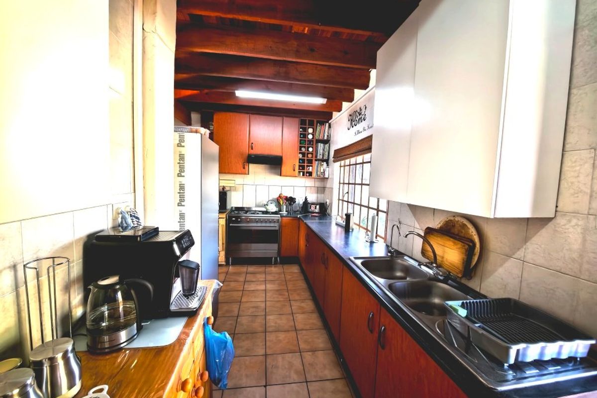 Spacious Family or Holiday Home with Endless Potential in Vaal Marina - Photo 4