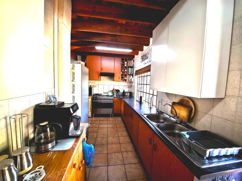 Spacious Family or Holiday Home with Endless Potential in Vaal Marina - Photo 4