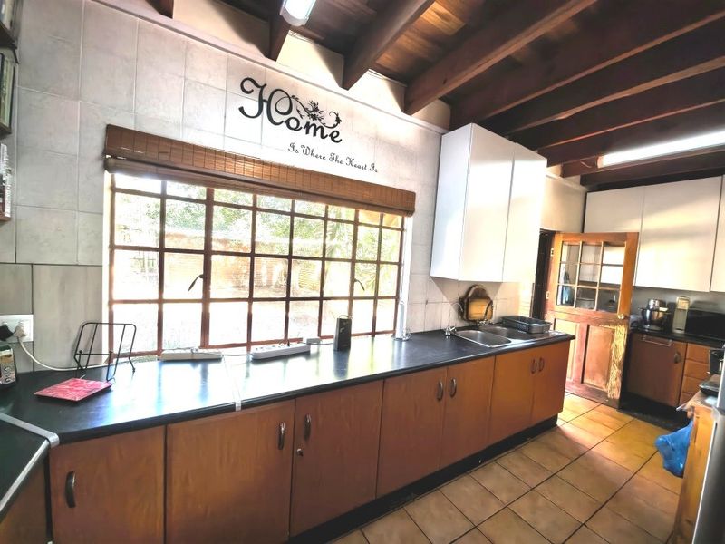 Spacious Family or Holiday Home with Endless Potential in Vaal Marina - Photo 7