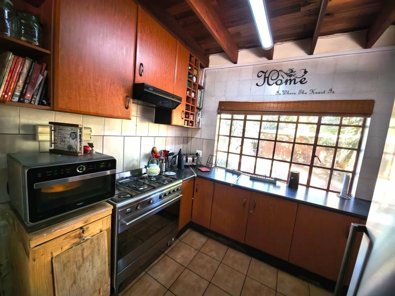 Spacious Family or Holiday Home with Endless Potential in Vaal Marina - Photo 6