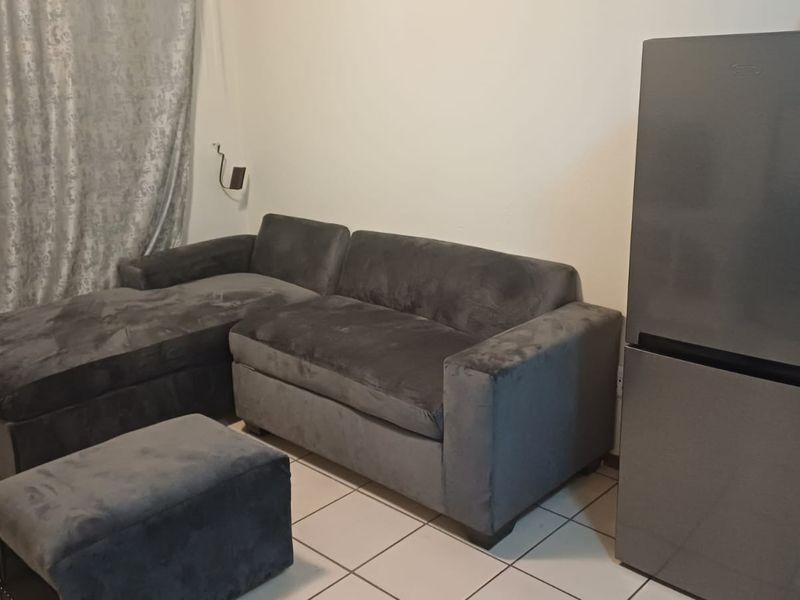 Effortless Living in Kempton Park Flat - Photo 2