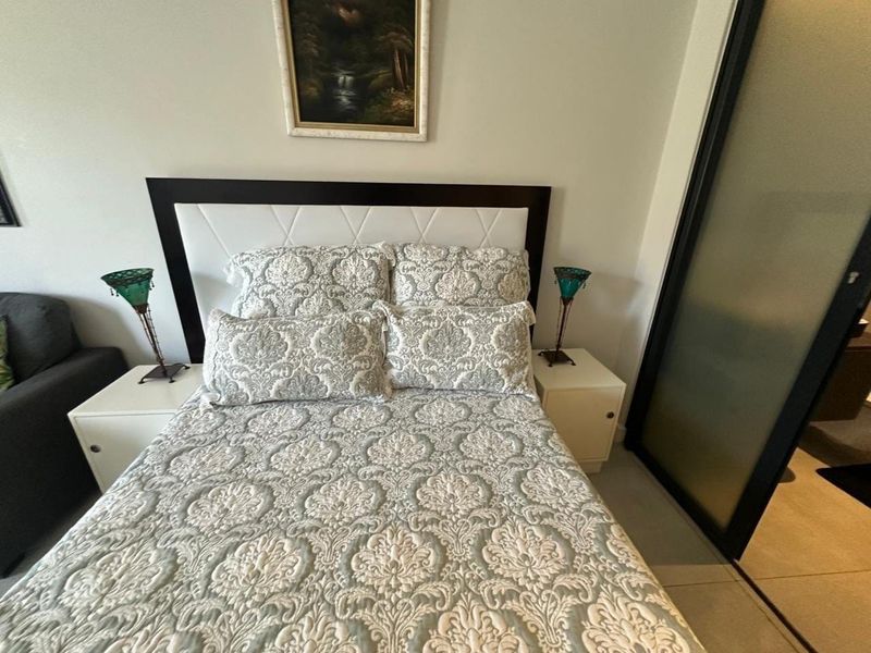 Fully Furnished Bachelor Studio to rent in Munyaka,  Waterfall City Midrand  - Photo 4