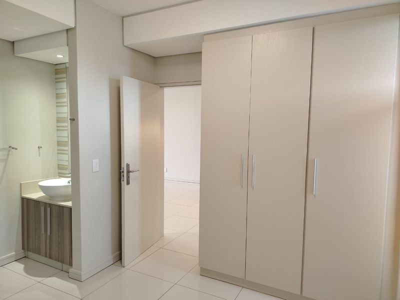 Stunning 2 Bedroom to rent in Rosebank, Sandton  - Photo 10