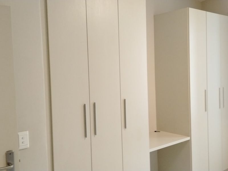 Sleek 2 Bedroom Apartment to rent in Rosebank, Sandton  - Photo 7