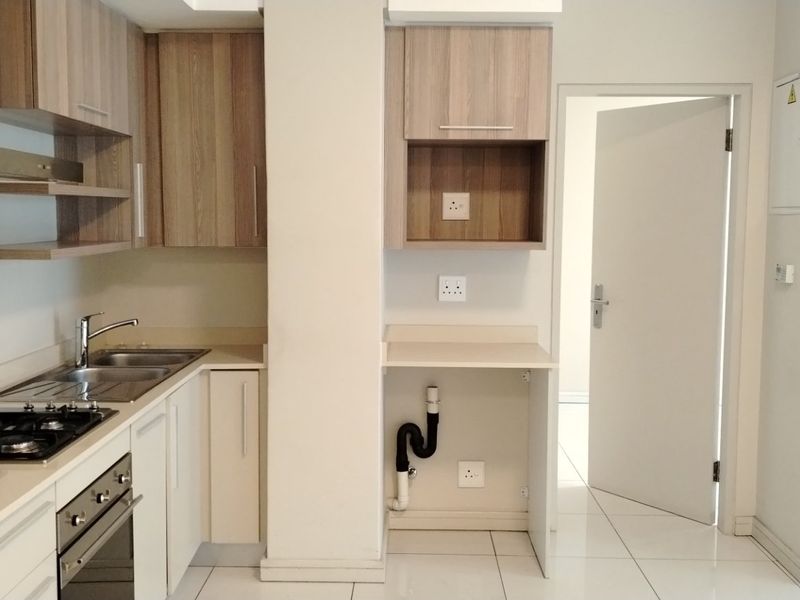 Sleek 2 Bedroom Apartment to rent in Rosebank, Sandton  - Photo 4