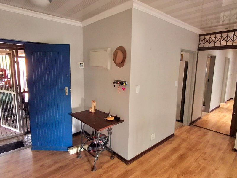 Stunning 3-Bedroom, 2-Bathroom Modern Family Home with 5kW Inverter, Solar Geyser & Entertainment Area - Photo 8