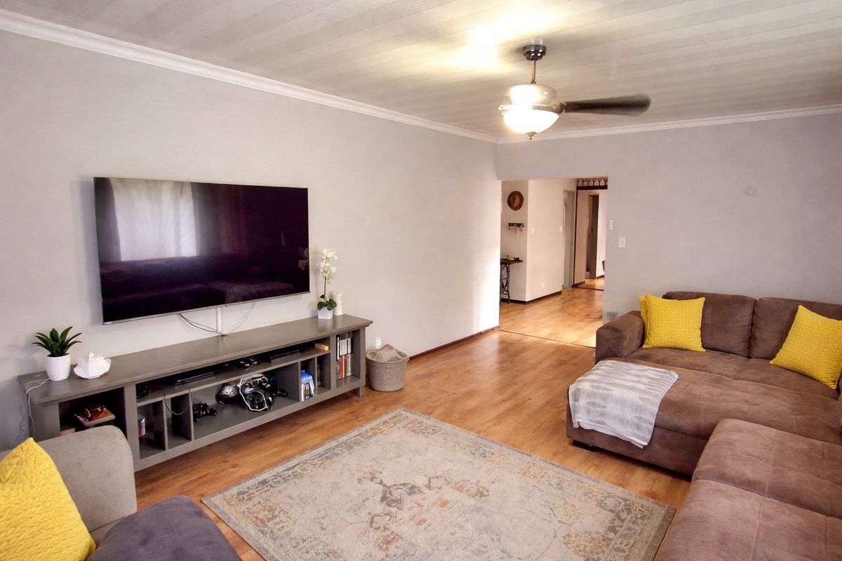 Stunning 3-Bedroom, 2-Bathroom Modern Family Home with 5kW Inverter, Solar Geyser & Entertainment Area - Photo 3