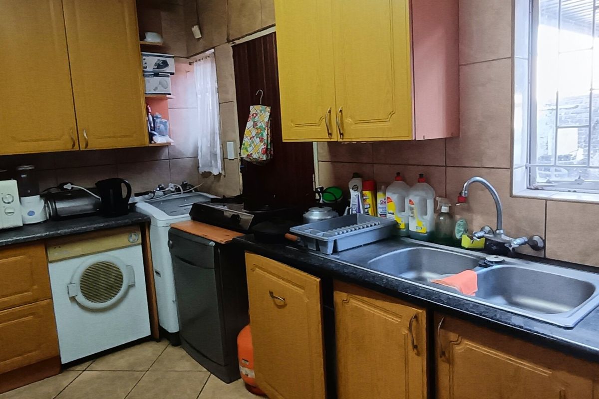 Three bedroom pet-friendly townhouse for sale  - Photo 4