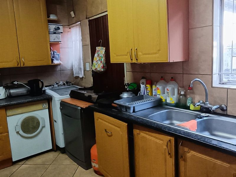 Three bedroom pet-friendly townhouse for sale  - Photo 4