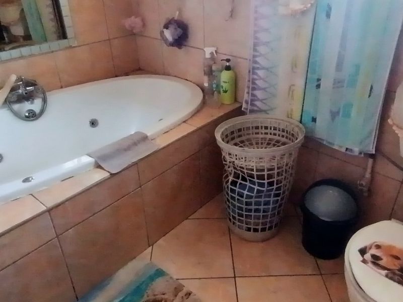 Three bedroom pet-friendly townhouse for sale  - Photo 8