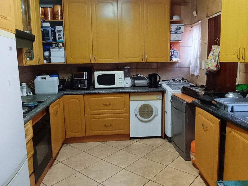 Three bedroom pet-friendly townhouse for sale  - Photo 6