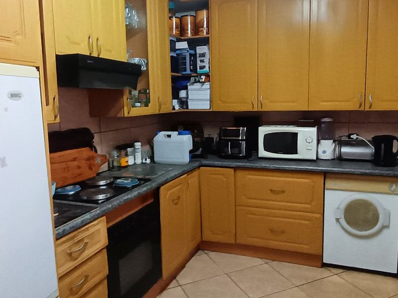 Three bedroom pet-friendly townhouse for sale  - Photo 3