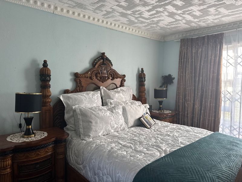 Absolute Perfection! Family home on a Quiet Street. - Photo 9