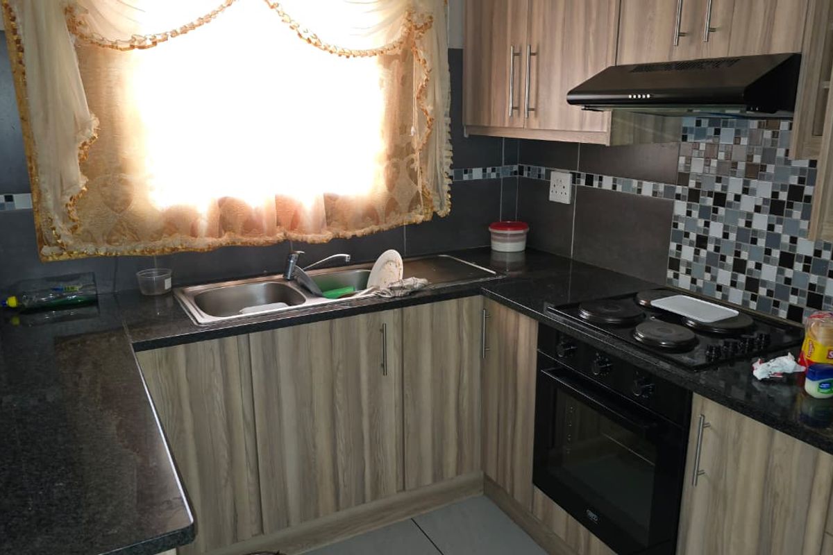 Modern home in a new Ellaton at an affordable price. - Photo 5