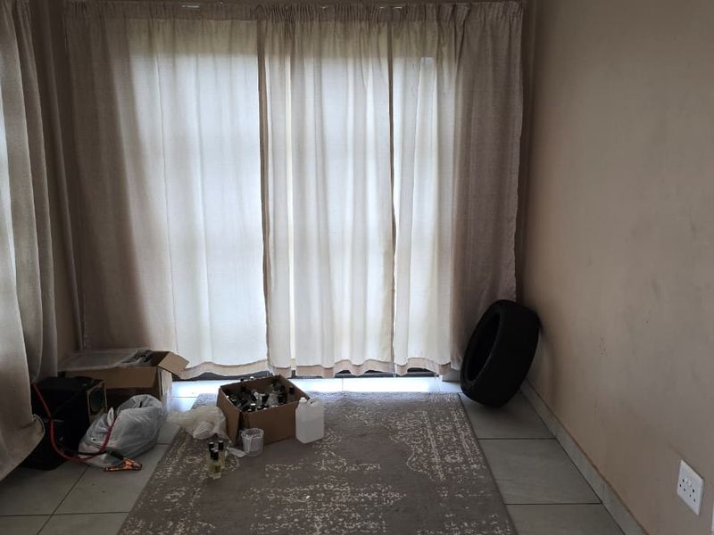 Modern home in a new Ellaton at an affordable price. - Photo 9