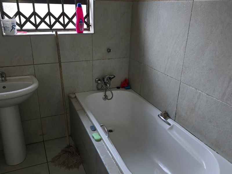 Modern home in a new Ellaton at an affordable price. - Photo 6