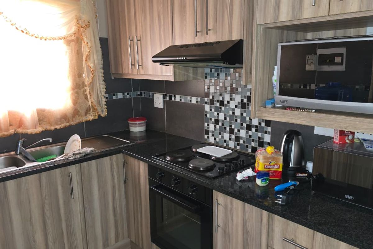 Modern home in a new Ellaton at an affordable price. - Photo 3