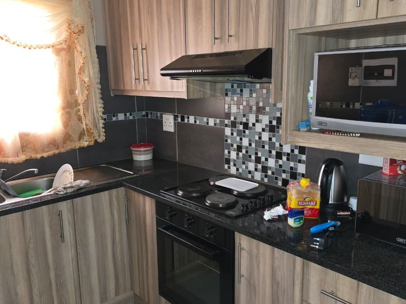 Modern home in a new Ellaton at an affordable price. - Photo 3