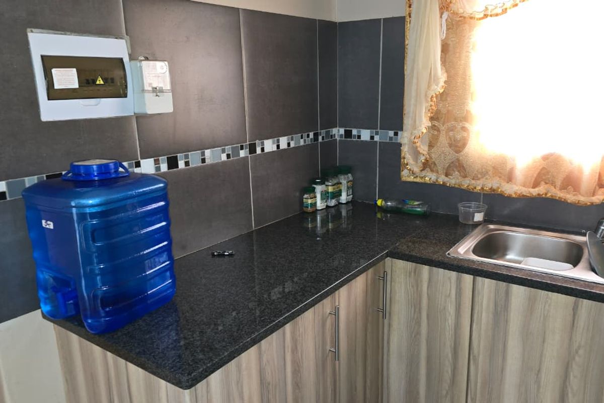 Modern home in a new Ellaton at an affordable price. - Photo 4