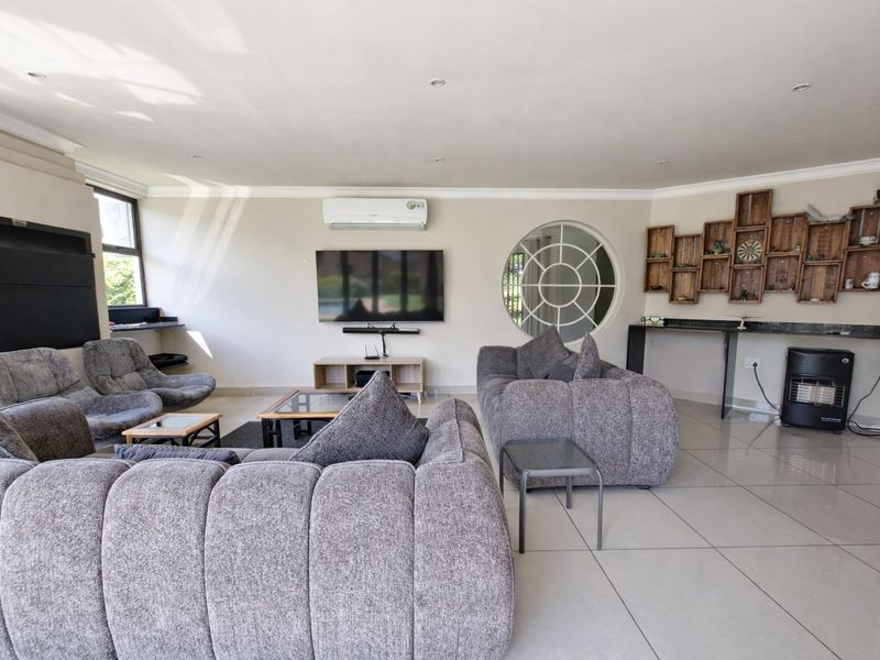 Spacious 3-Bedroom Home with Two Income-Generating Flats in East Village - Photo 10