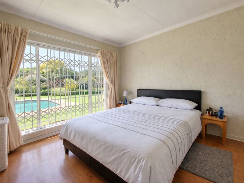 Spacious 3-Bedroom Home with Two Income-Generating Flats in East Village - Photo 9