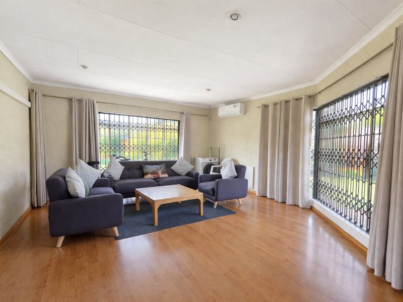 Spacious 3-Bedroom Home with Two Income-Generating Flats in East Village - Photo 6